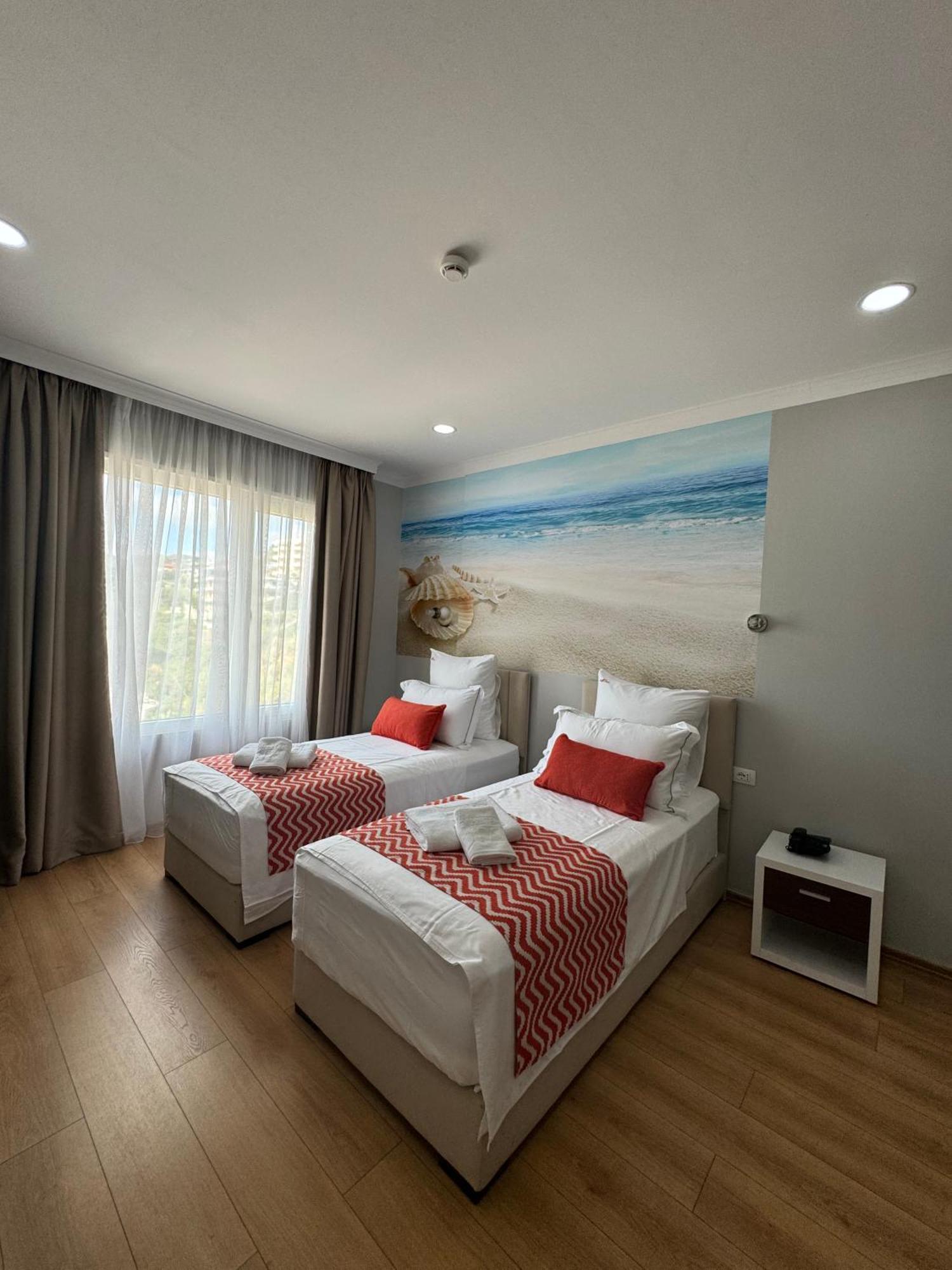 Hotel Britania Vlorë エクステリア 写真