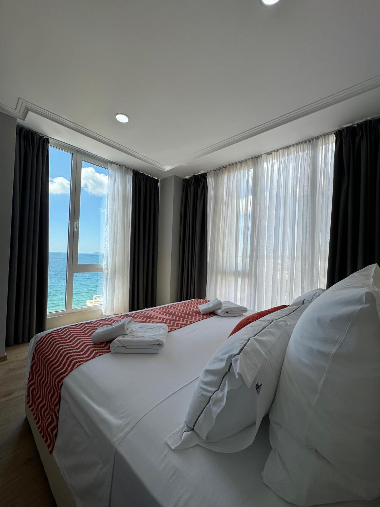 Hotel Britania Vlorë エクステリア 写真