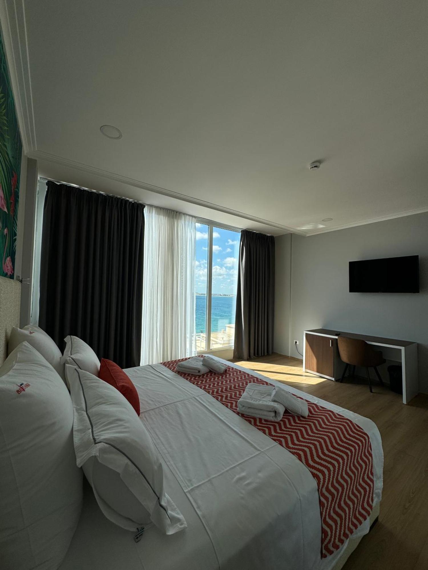 Hotel Britania Vlorë エクステリア 写真