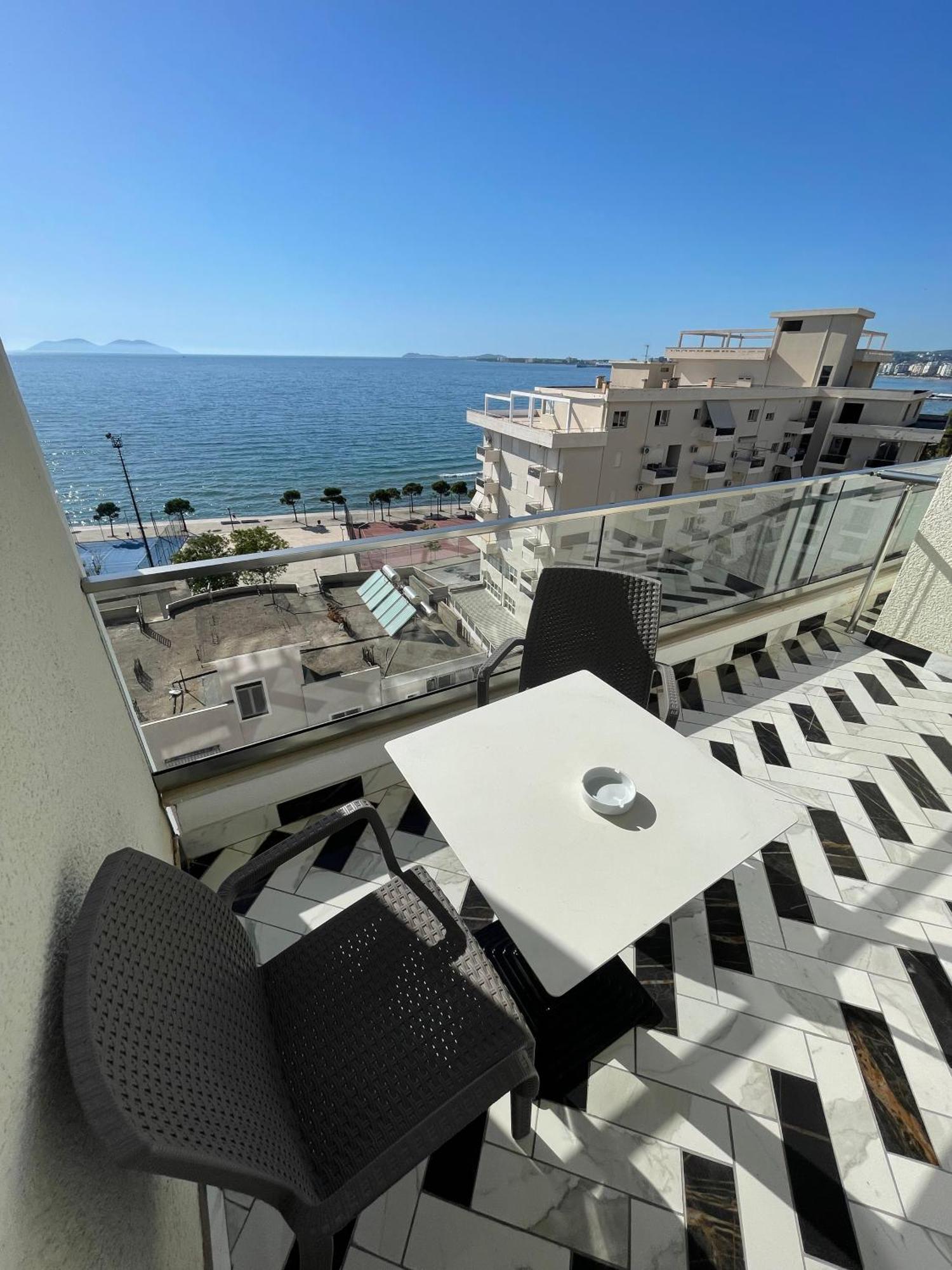 Hotel Britania Vlorë エクステリア 写真