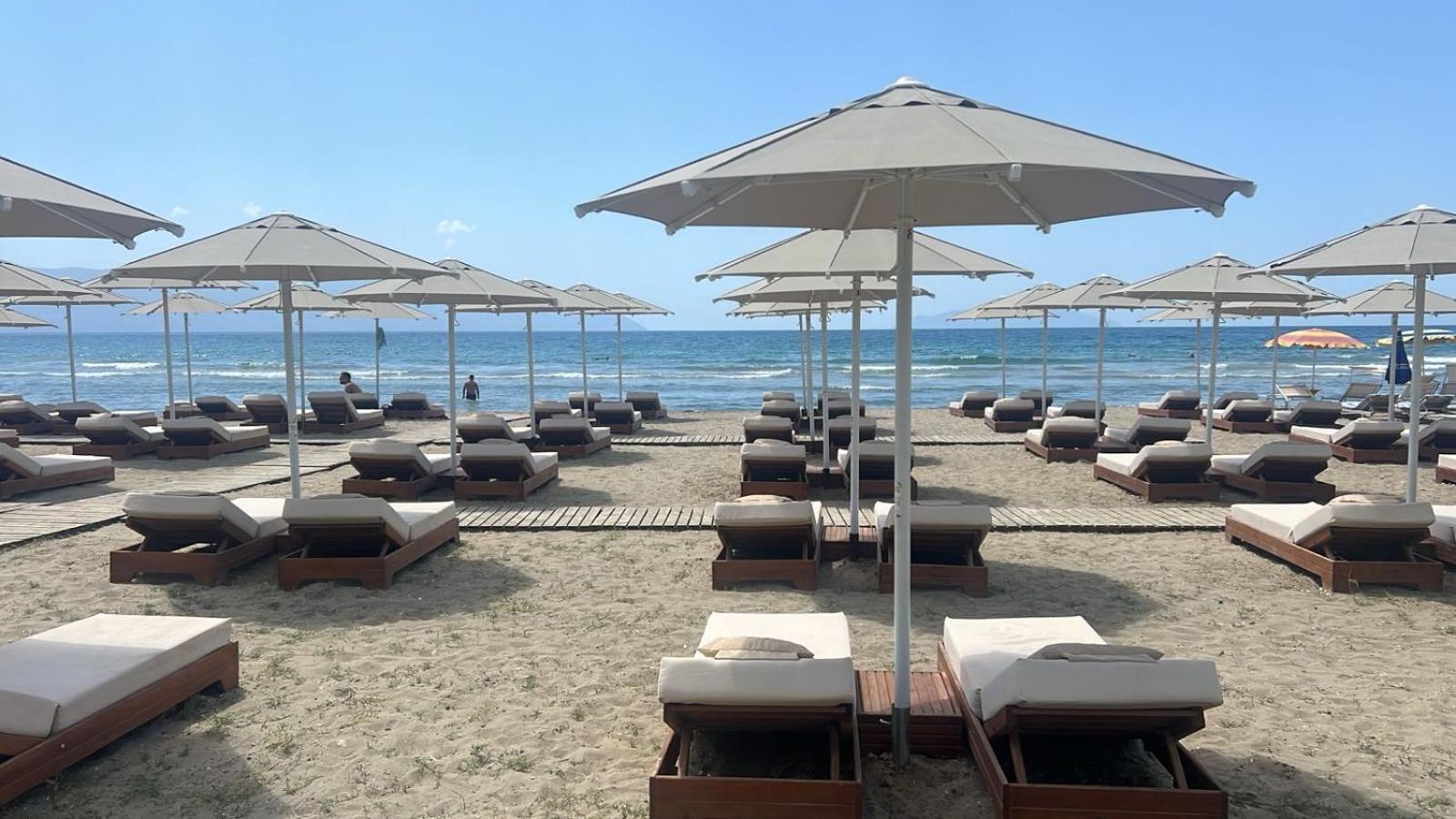 Hotel Britania Vlorë エクステリア 写真