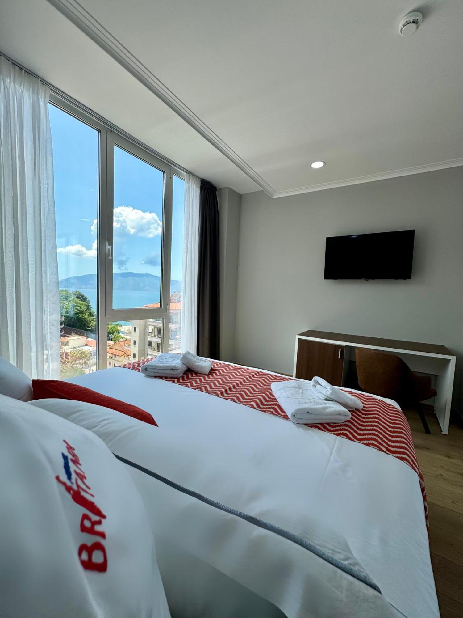 Hotel Britania Vlorë エクステリア 写真
