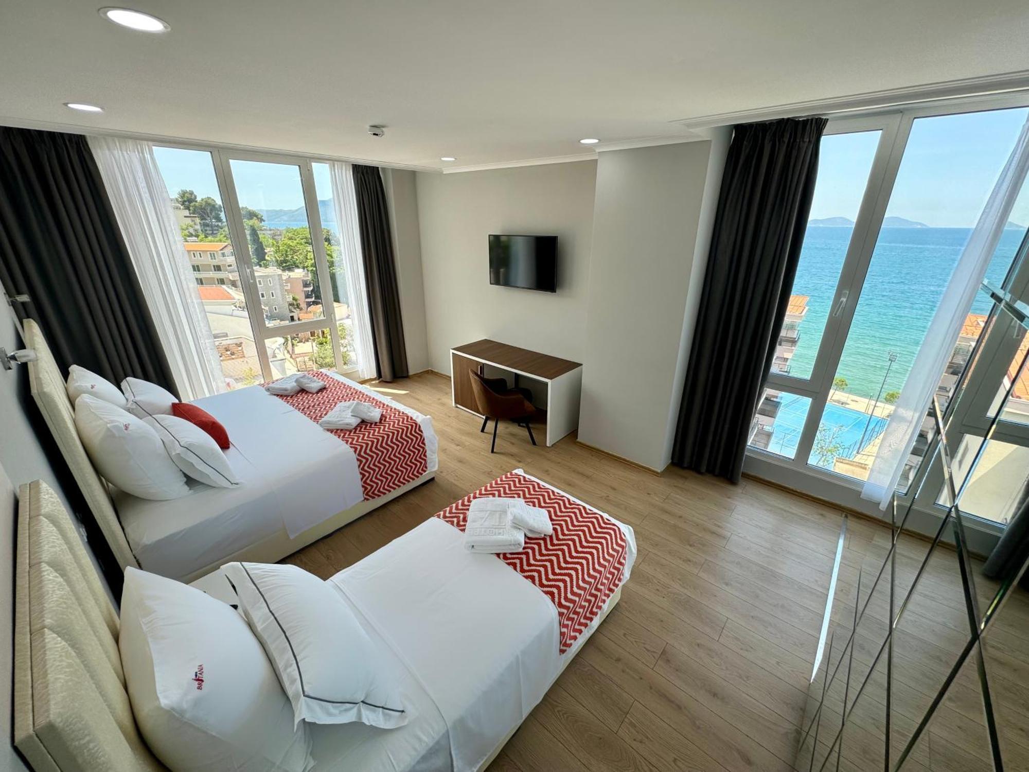 Hotel Britania Vlorë エクステリア 写真