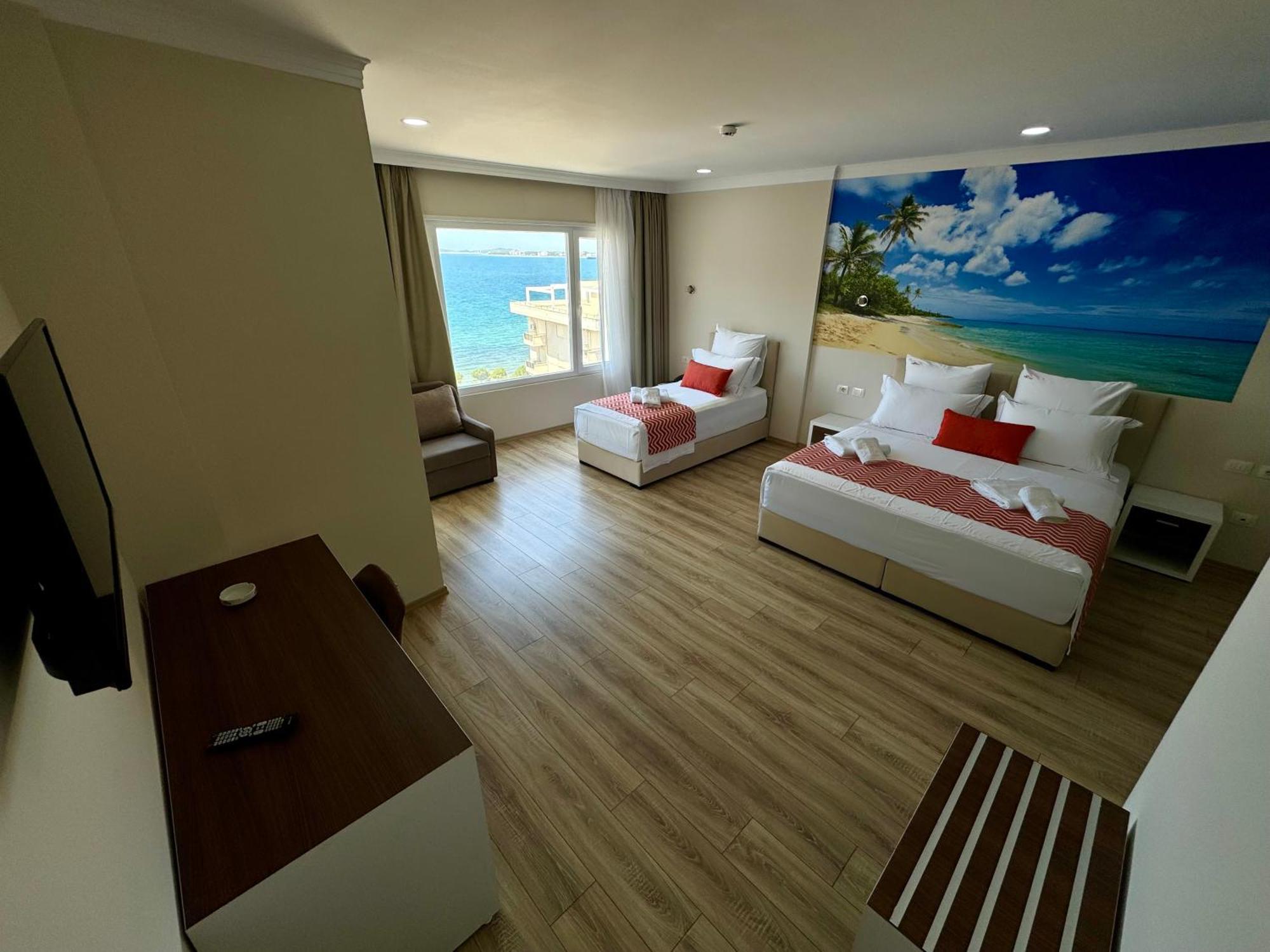 Hotel Britania Vlorë エクステリア 写真