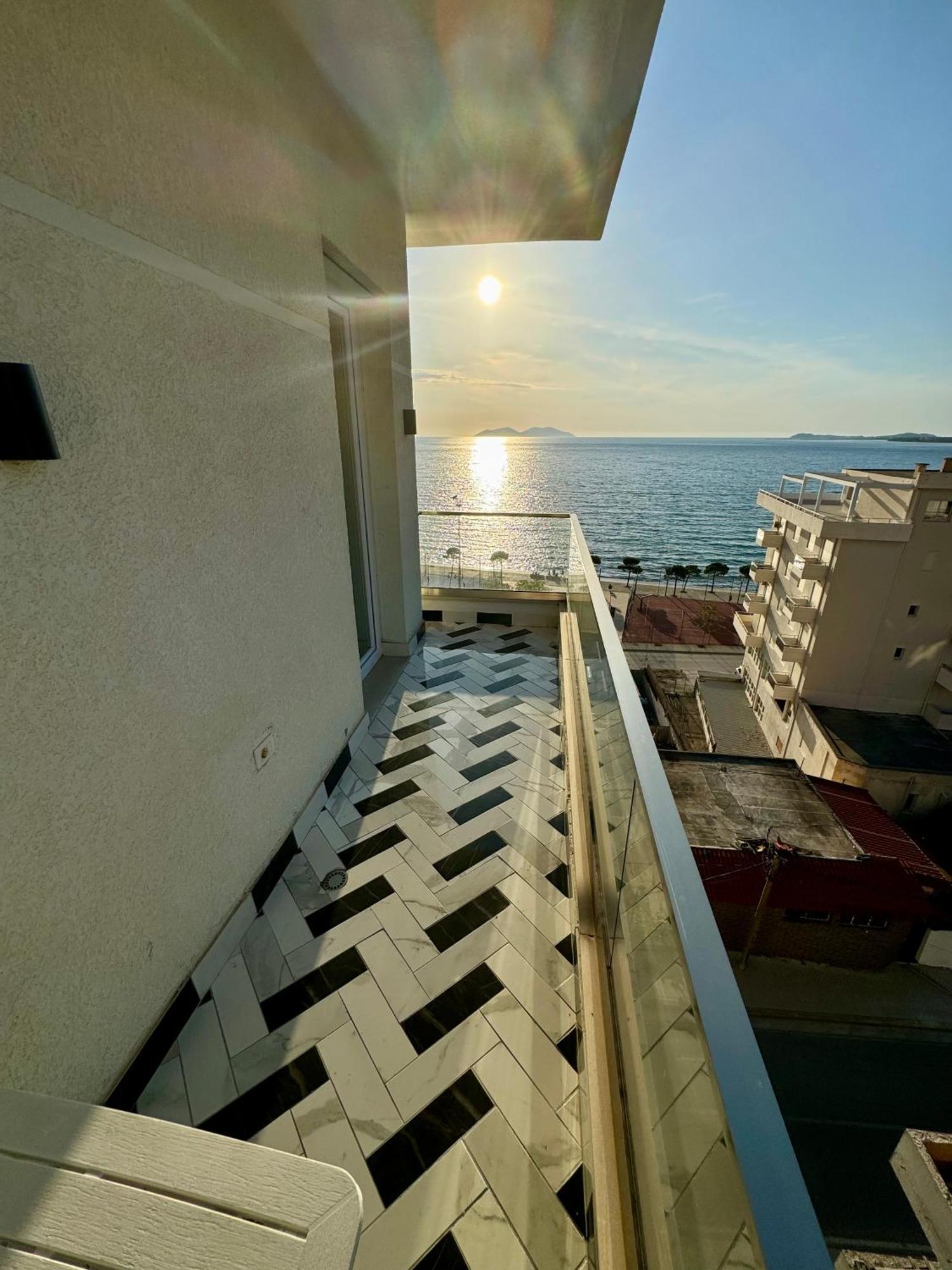 Hotel Britania Vlorë エクステリア 写真