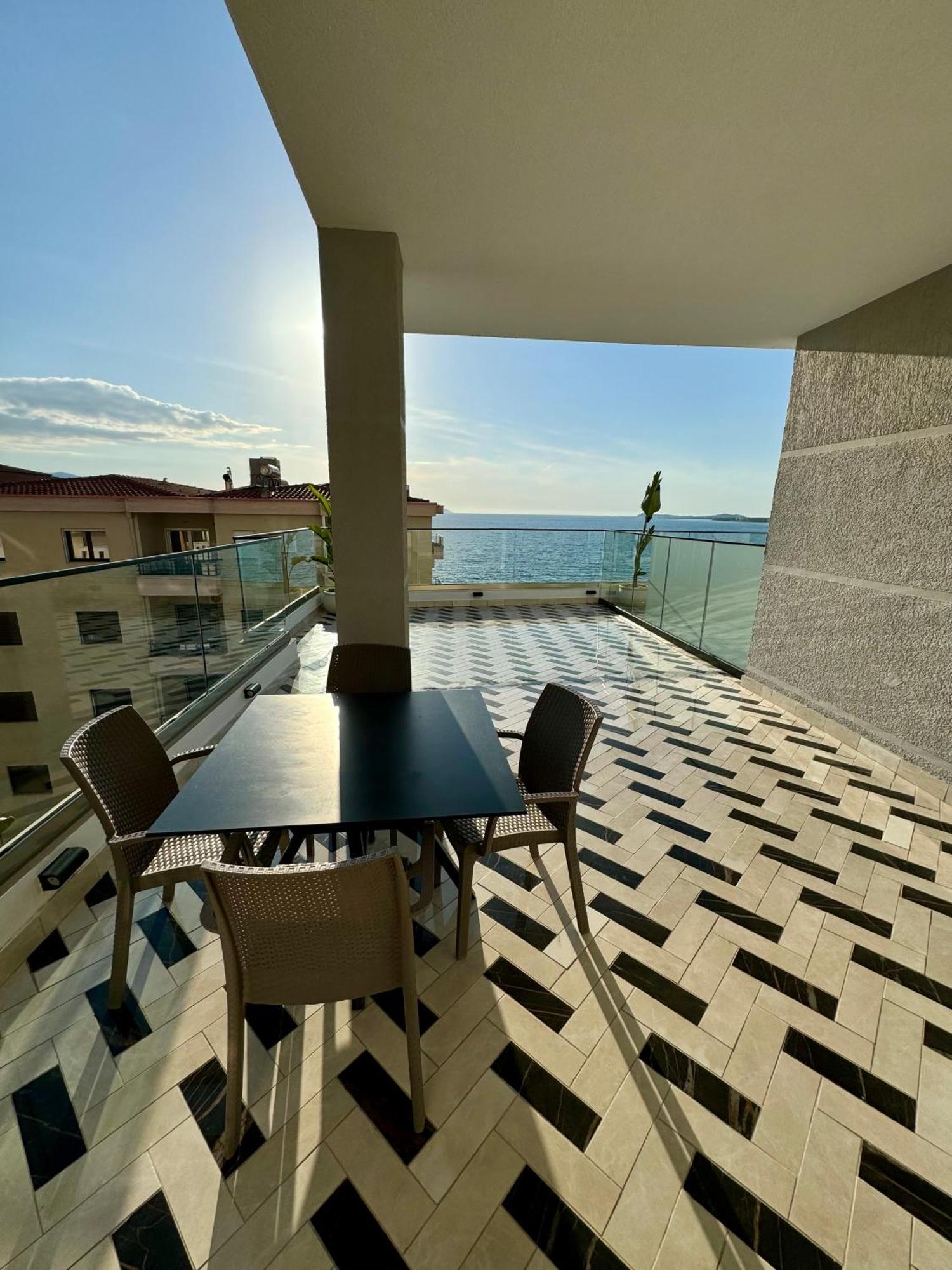 Hotel Britania Vlorë エクステリア 写真