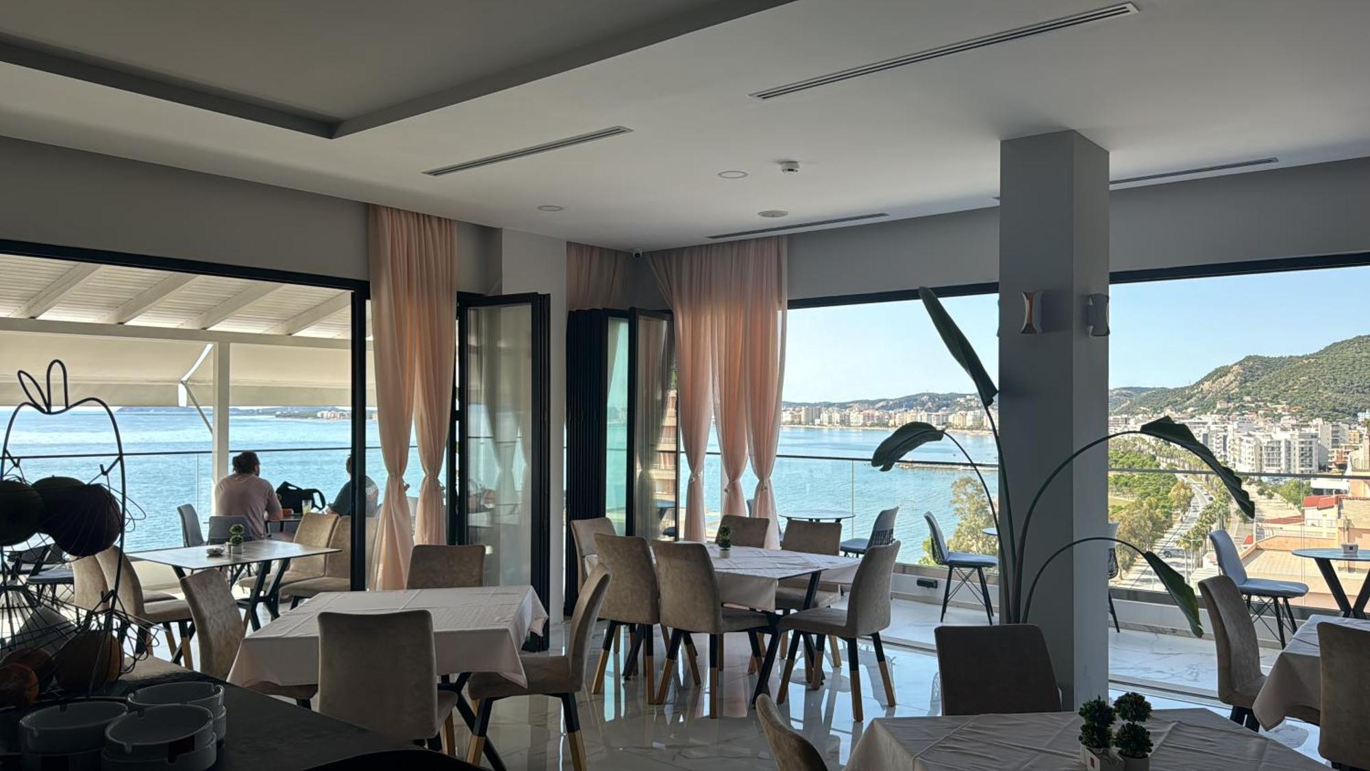 Hotel Britania Vlorë エクステリア 写真