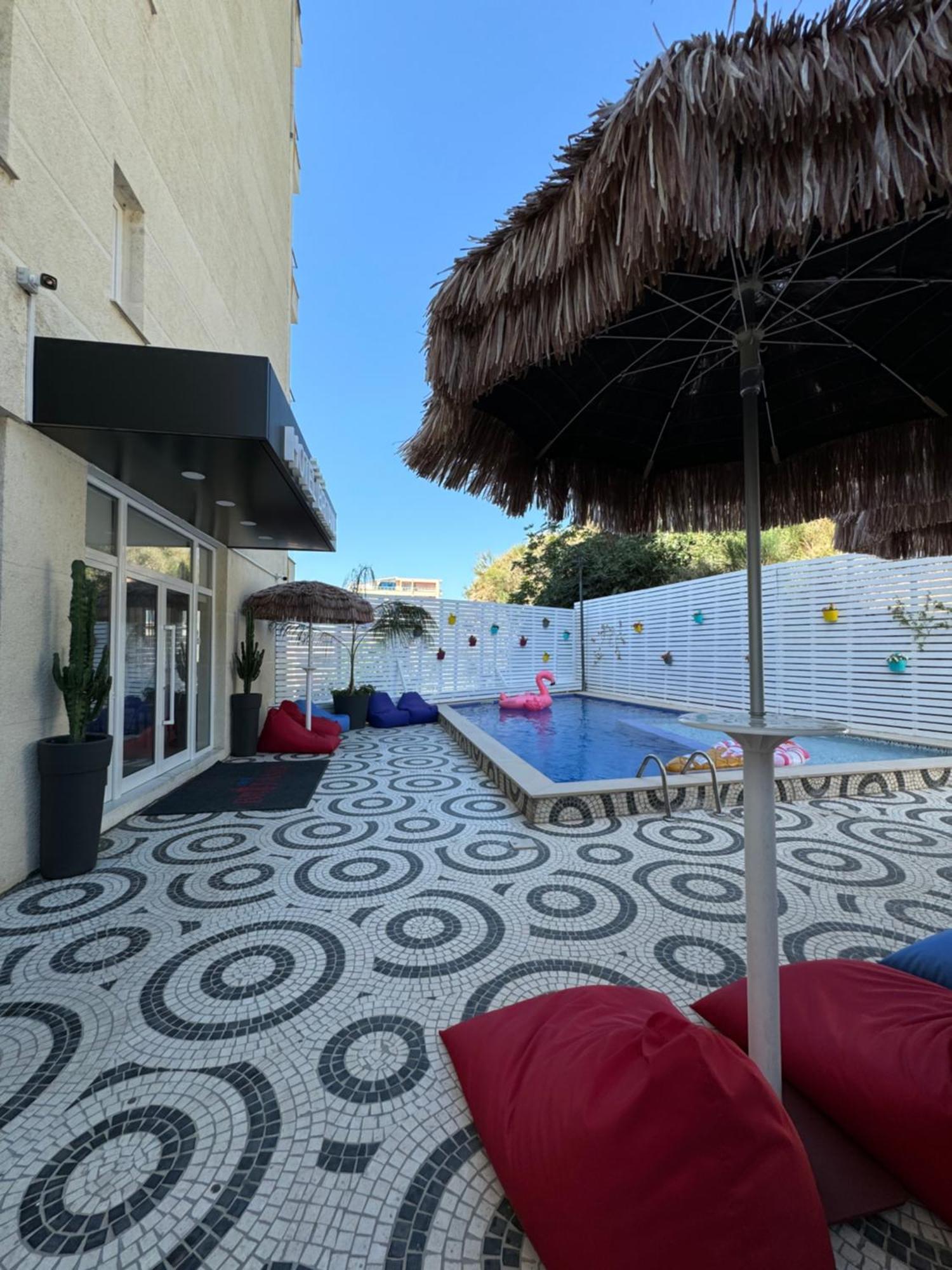 Hotel Britania Vlorë エクステリア 写真