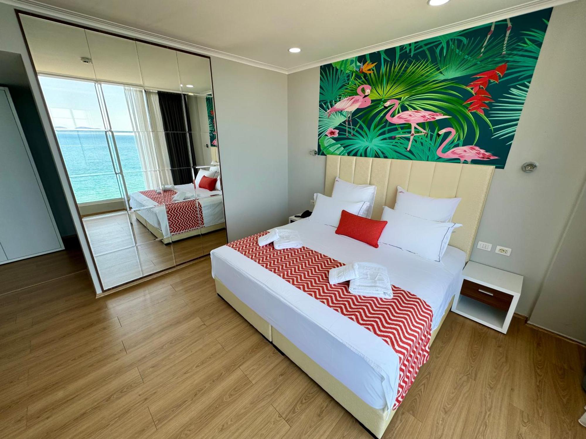 Hotel Britania Vlorë エクステリア 写真