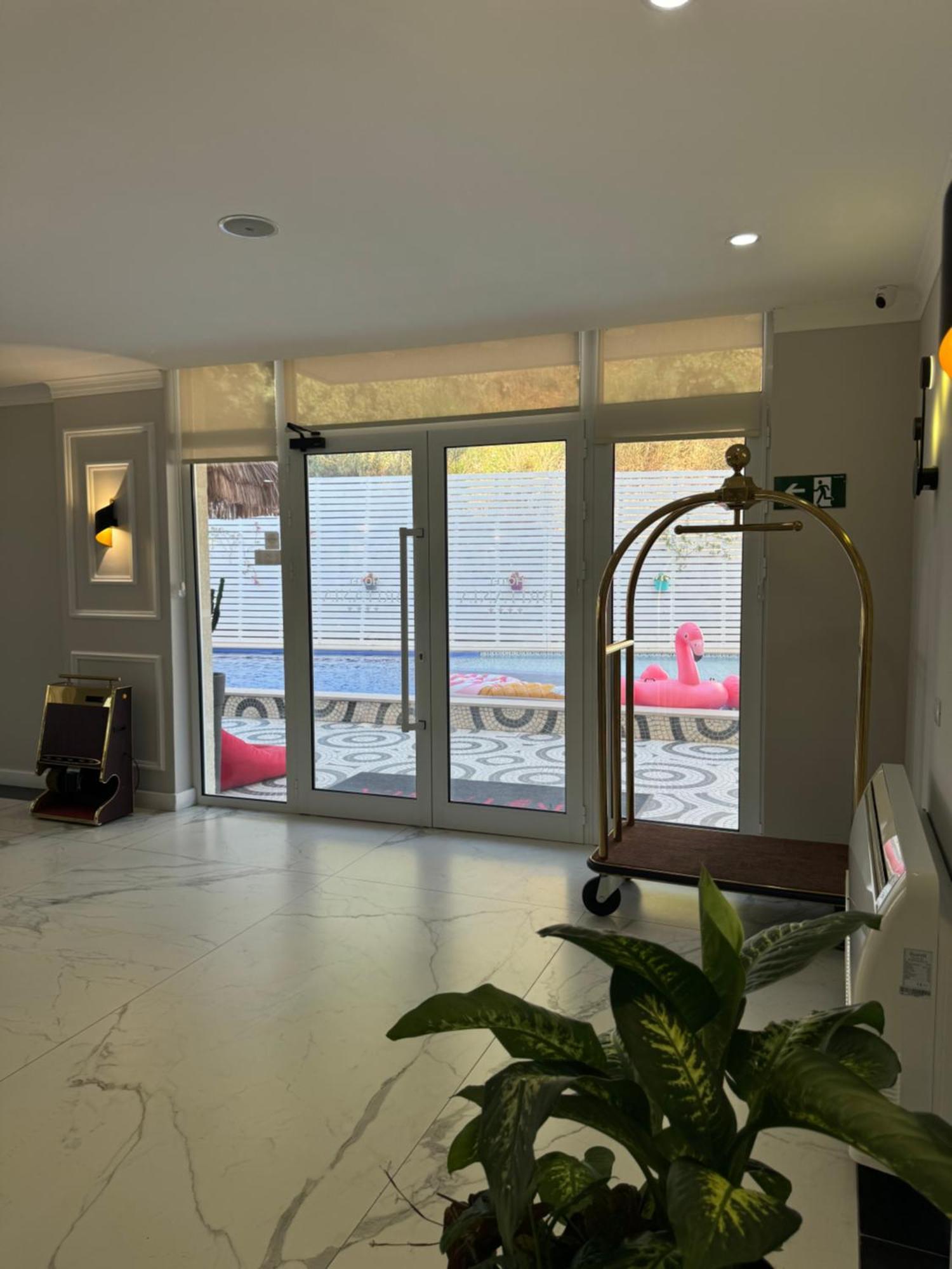 Hotel Britania Vlorë エクステリア 写真