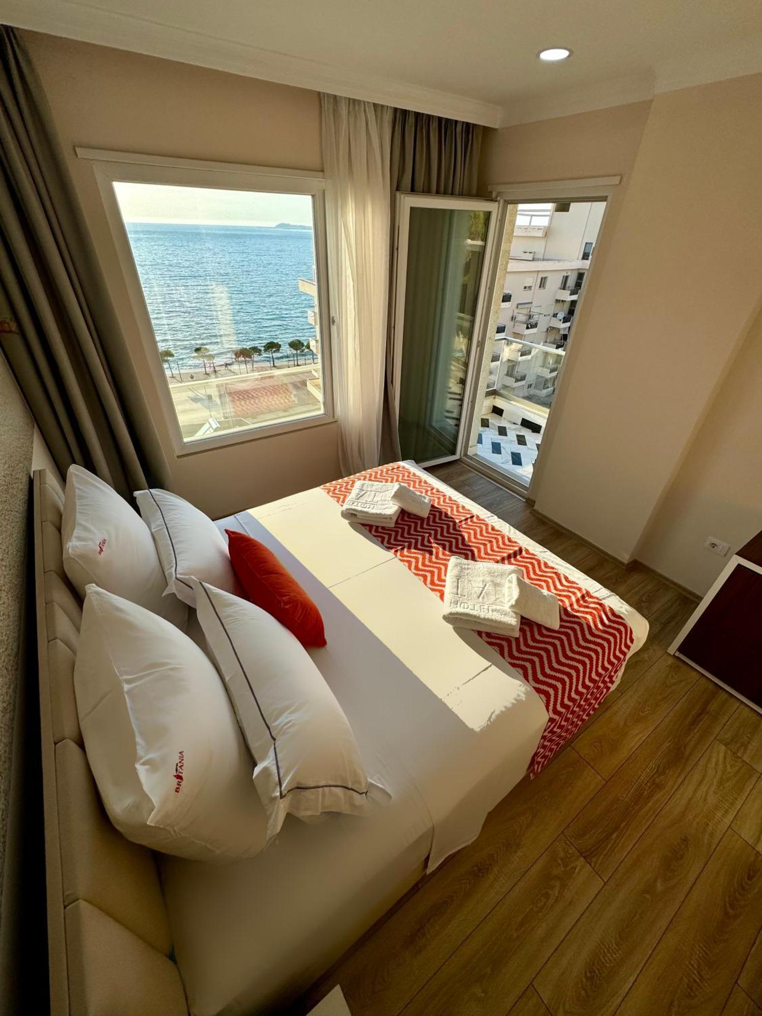 Hotel Britania Vlorë エクステリア 写真