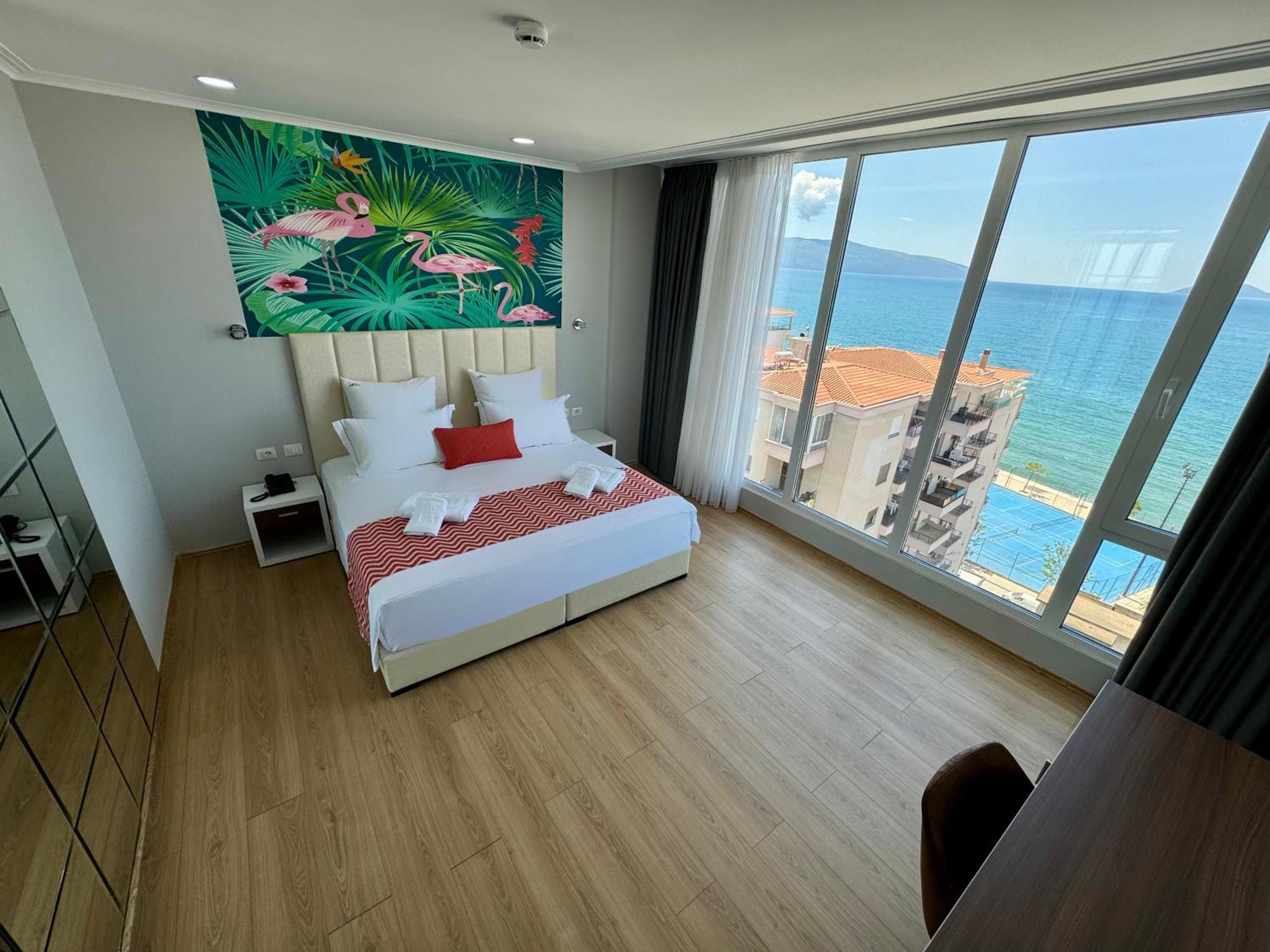 Hotel Britania Vlorë エクステリア 写真