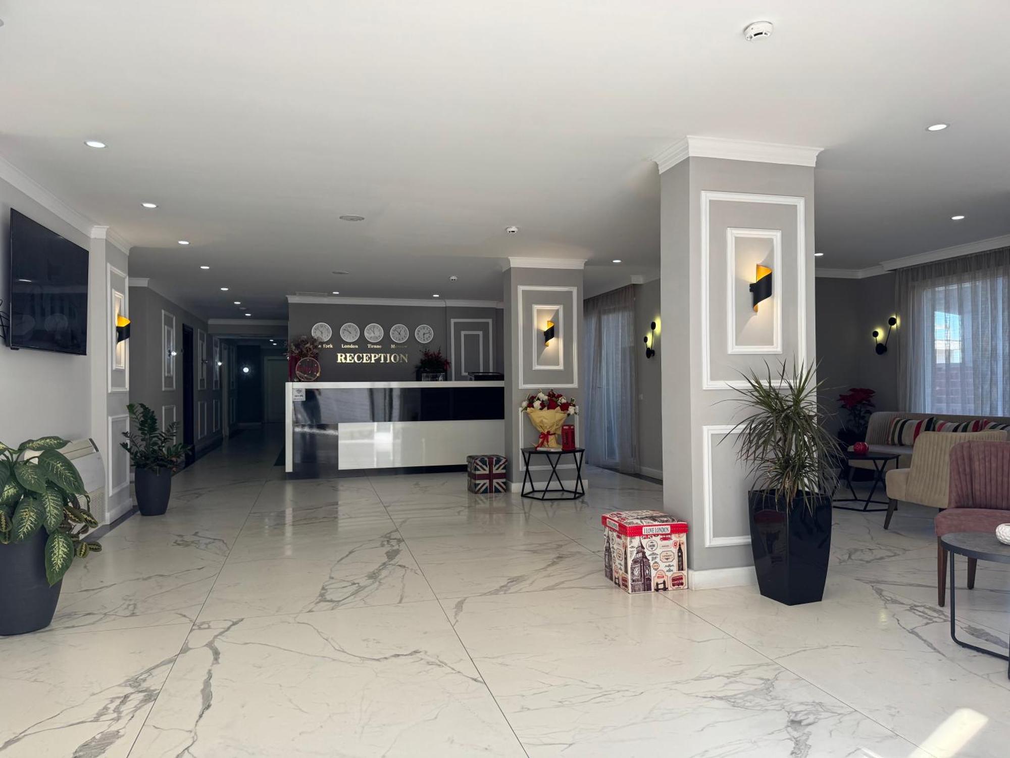 Hotel Britania Vlorë エクステリア 写真