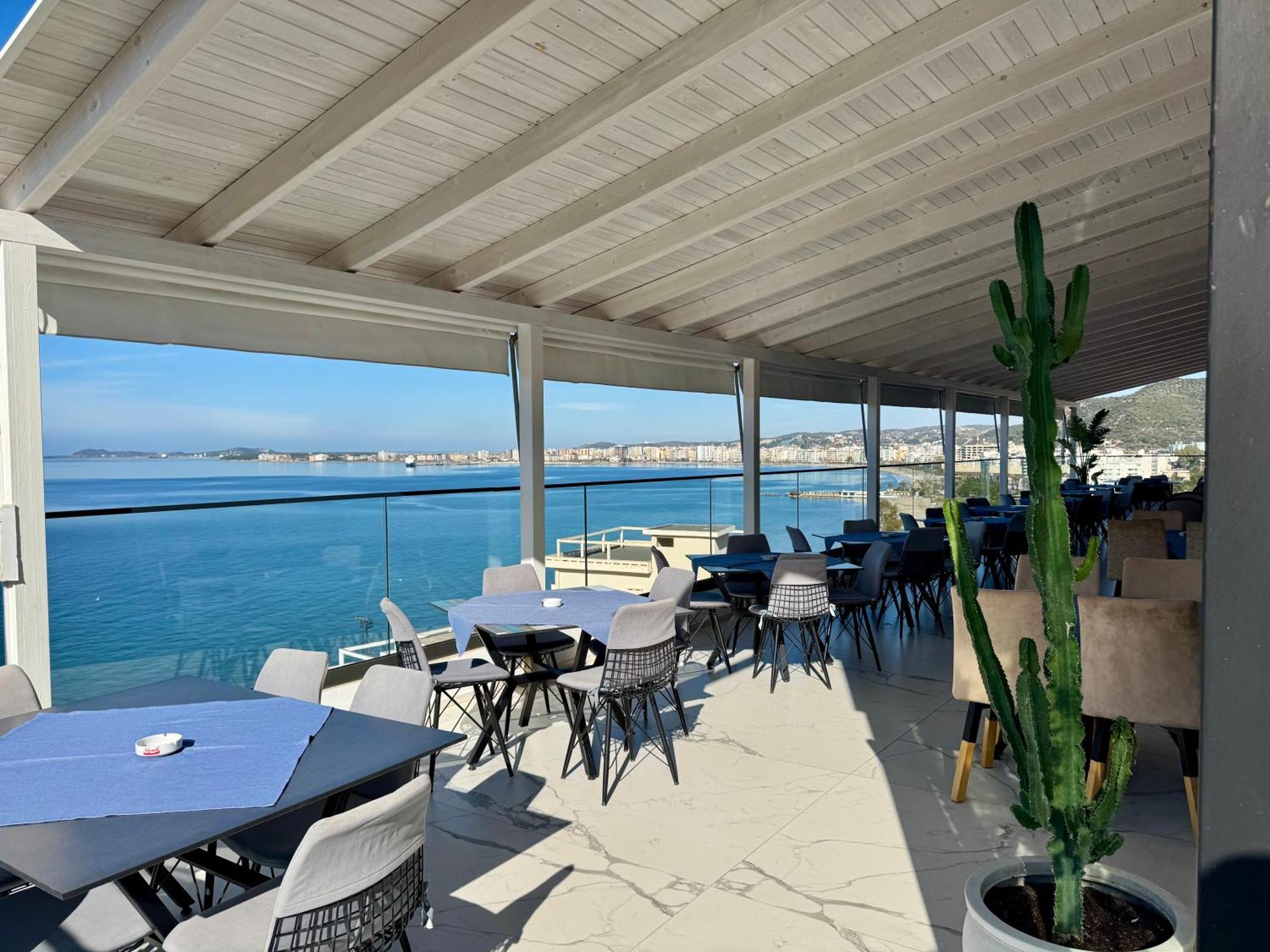 Hotel Britania Vlorë エクステリア 写真
